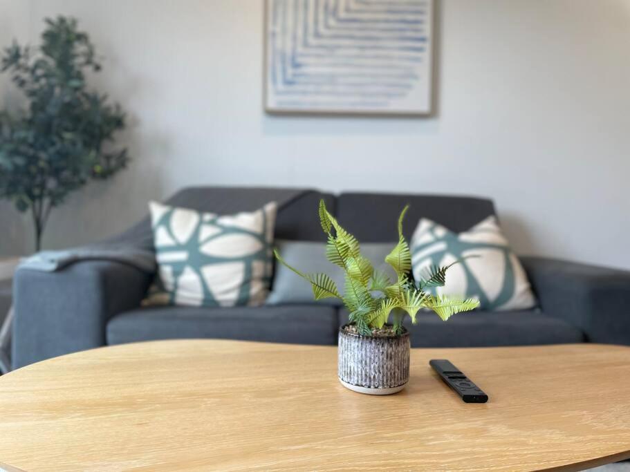 Parkside Retreat - 3 Beds -Sleeps 6 Near Westfield Villa Christchurch Exteriör bild