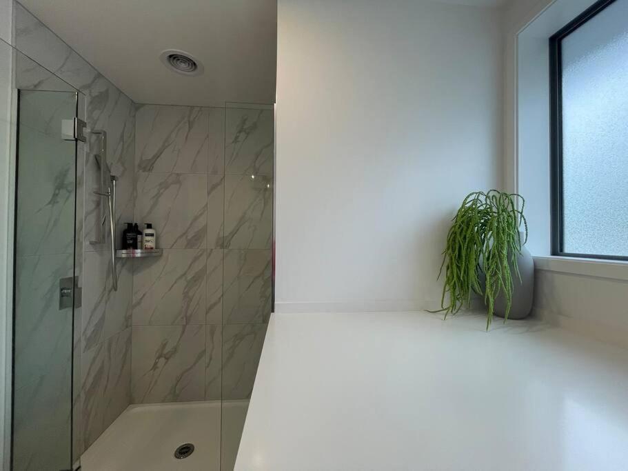 Parkside Retreat - 3 Beds -Sleeps 6 Near Westfield Villa Christchurch Exteriör bild