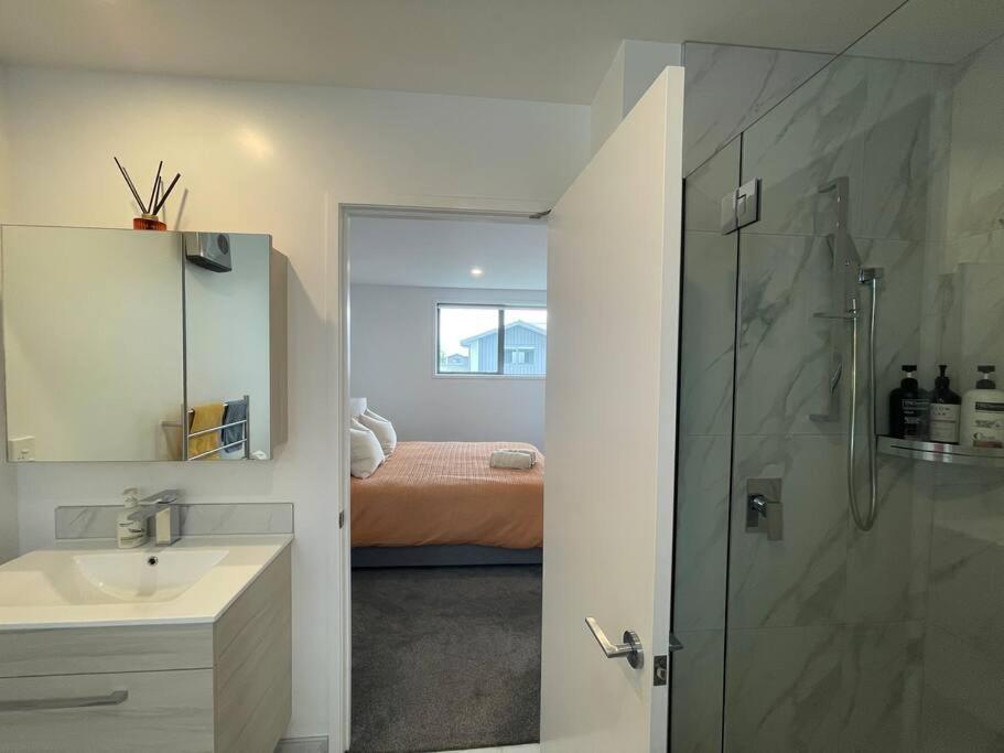 Parkside Retreat - 3 Beds -Sleeps 6 Near Westfield Villa Christchurch Exteriör bild